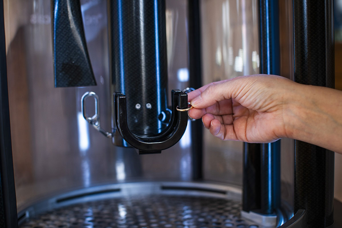 Placing ring in cleaning machin